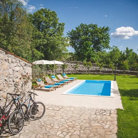 Vila Village „ M „ *