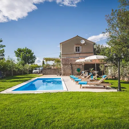 Vila Village „ M „ *