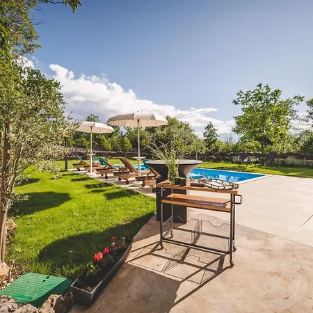 Vila Village „ M „ *