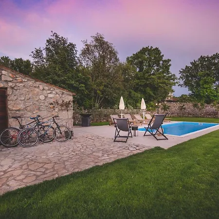 Village „ M „ Vila Malinska