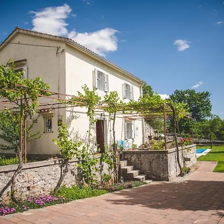 Village „ M „ Vilă