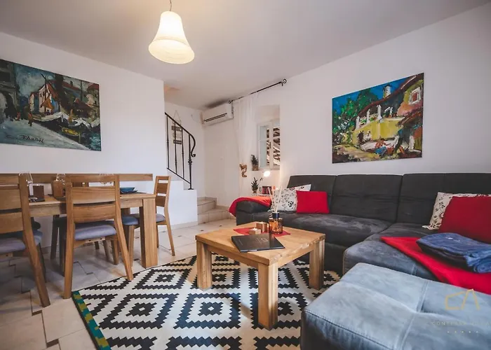 Village „ M „ Vila *